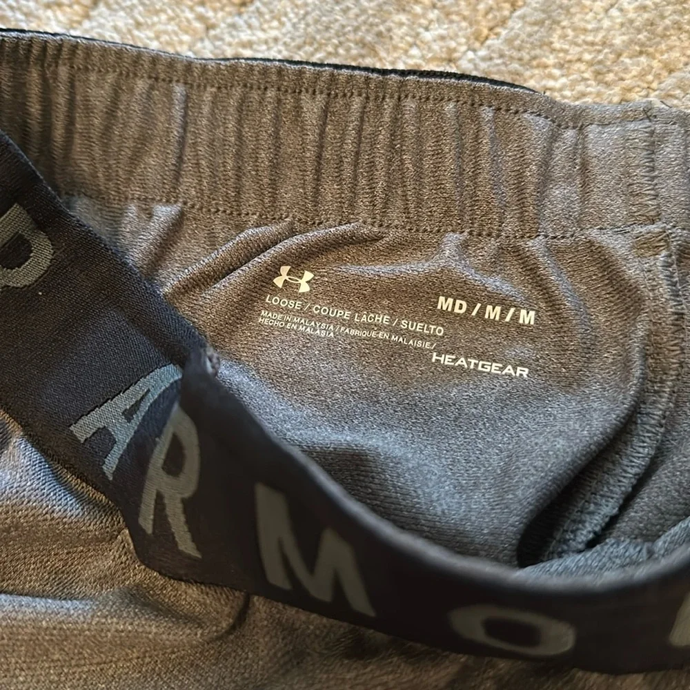 Under Armour Heat Gear Women’s Shorts - Size Medium - Picture 2 of 3